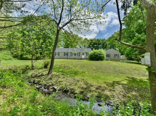 10 Quasset Road, Pomfret, CT 06259