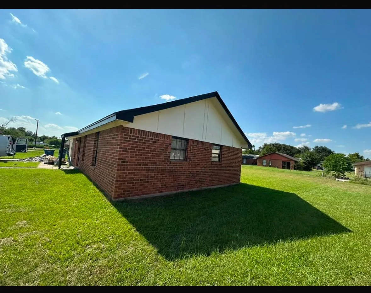 4 bed, 2.0 bath, 1219 sqft, $1,650 — Photo 3