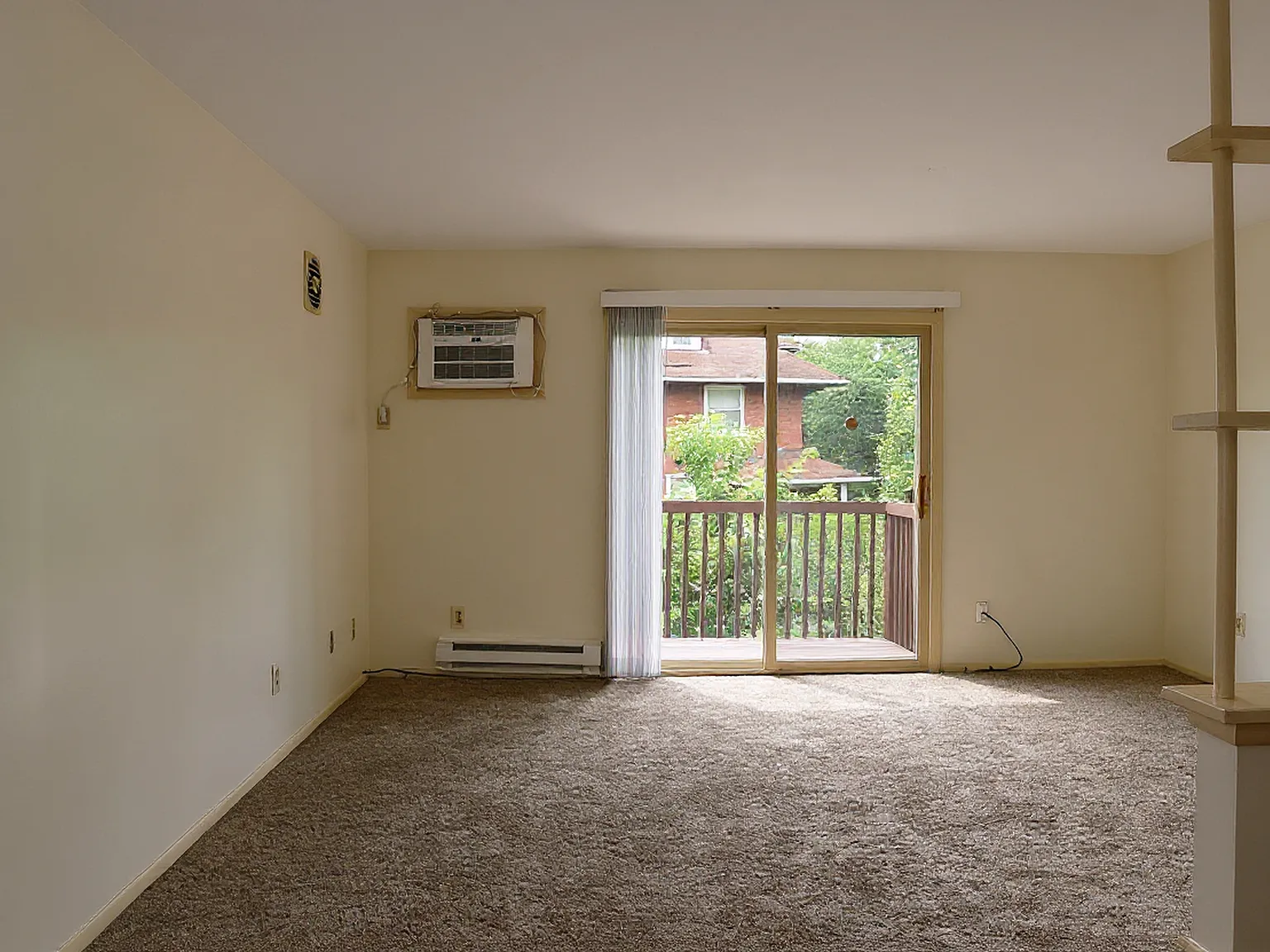 634 Gholson — Photo 3