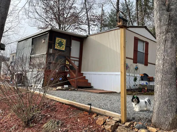 3 Retirement Ln, Sylva, NC 28779