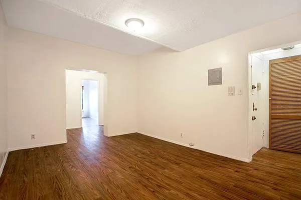 Rented by Moises Farhart, LREB | media 9