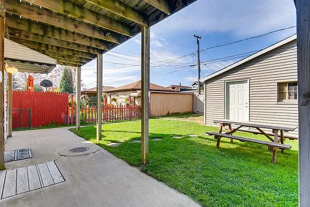 4604 S Komensky Ave — Photo 2