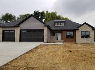 3319 Cedar River Ct NE, Cedar Rapids, IA 52411