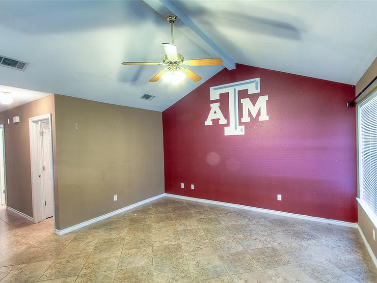 2325 Antelope Ln — Photo 3