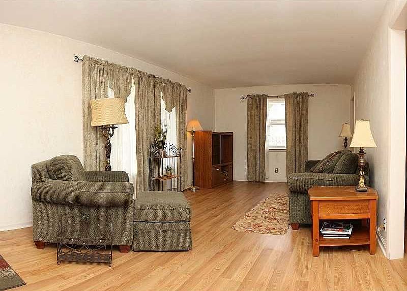 2nd image of 10315 Broadway St