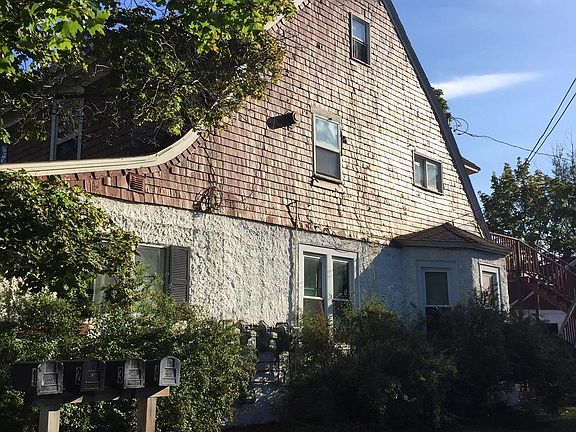4th image of 414 Boyne Ave