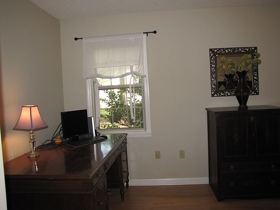 5th image of 520 Wood Haven Ct