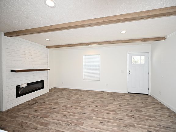 4th image of 597 Loop Circle