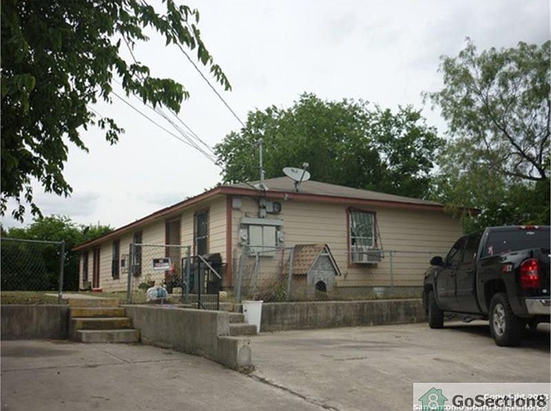 2nd image of 419 Amires Pl #2