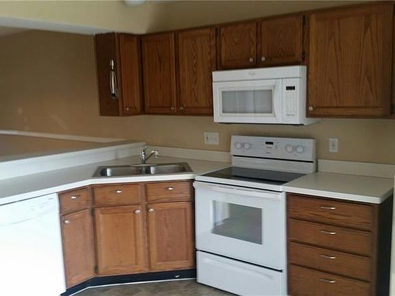 3rd image of 140 Reserve 112 Cir