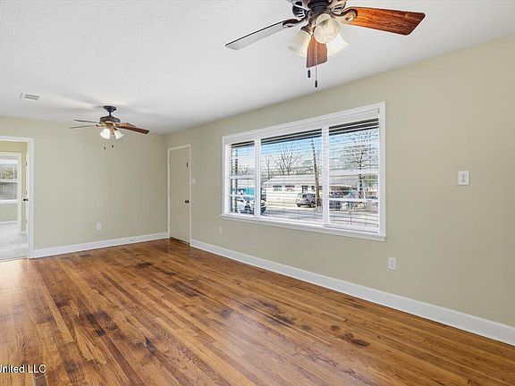 3rd image of 244 Jeffries Dr