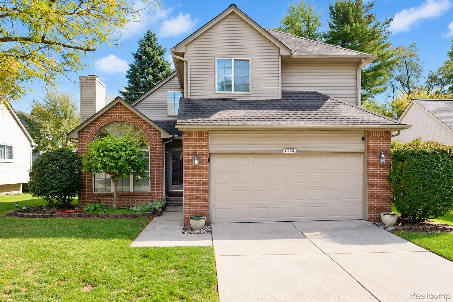 3 bed, 3.0 bath, 1515 sqft, $2,500 — Photo 2