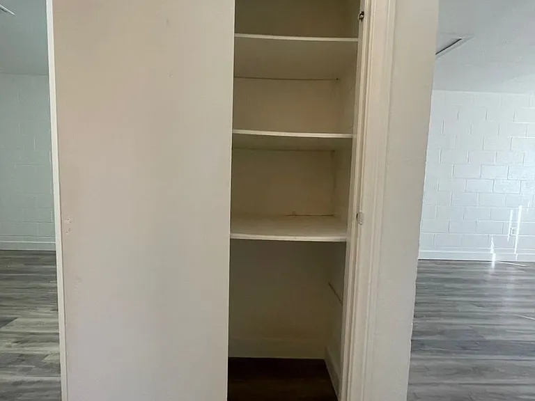 2109 N Daley St — Photo 14