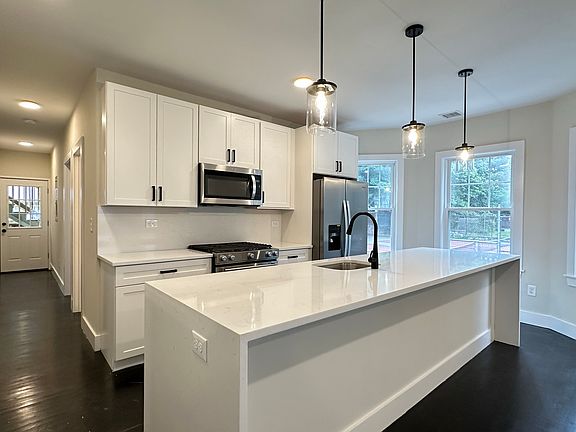 5th image of 131 Grampian Way #1A
