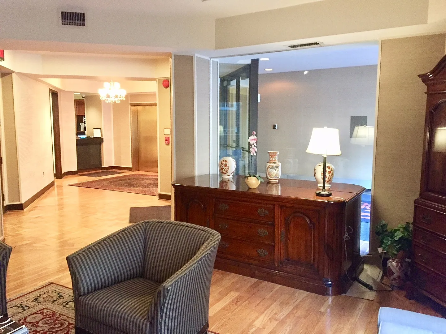 Updated Kitchen-1Bed 1Bath w Garage Parking at Georgetown Condo — Photo 3