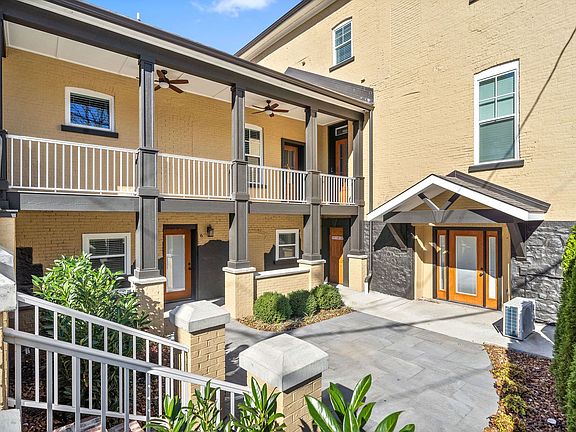 5th image of 638 Madison St #8