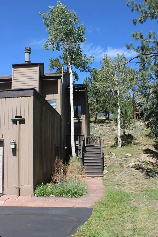 3 bed, 2045 sqft, $3,695 — Photo 2