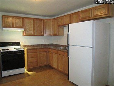 3rd image of 206 1/2 Vine St