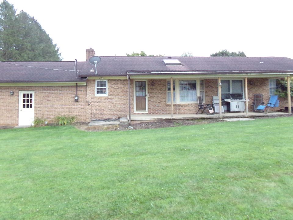 2nd image of 226 Shady Oak Ln