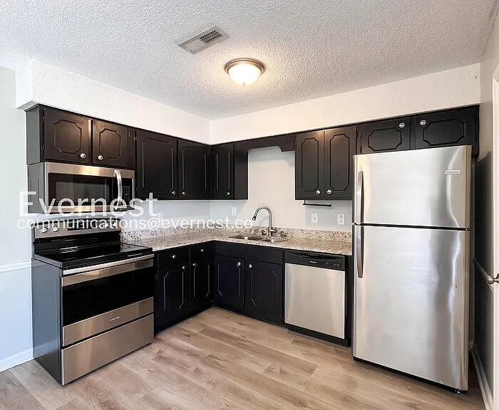 409 Alexander Dr — Photo 7