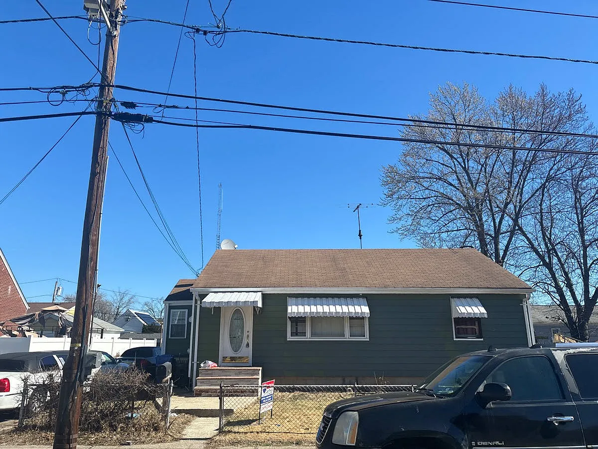 8 Beech St photo 1