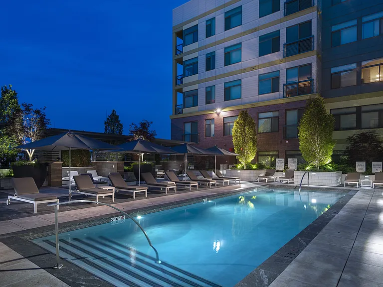 Luxe at Alewife — Photo 36