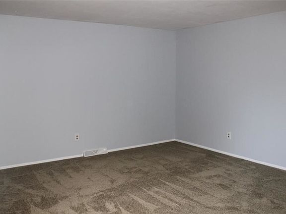 3rd image of 4002 W 179th St
