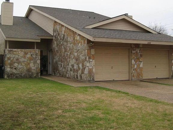 3rd image of 1302 Conway Dr #A