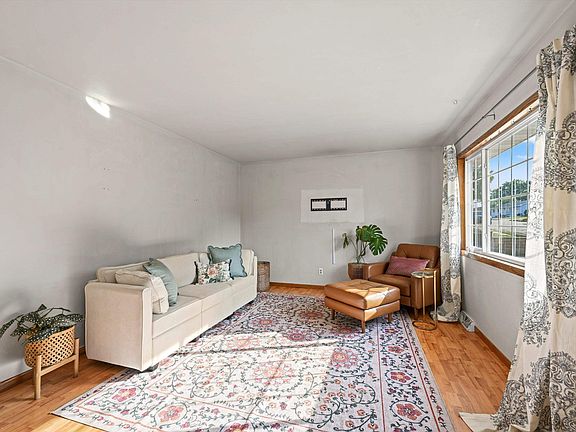 4th image of 2614 Crissy Dr