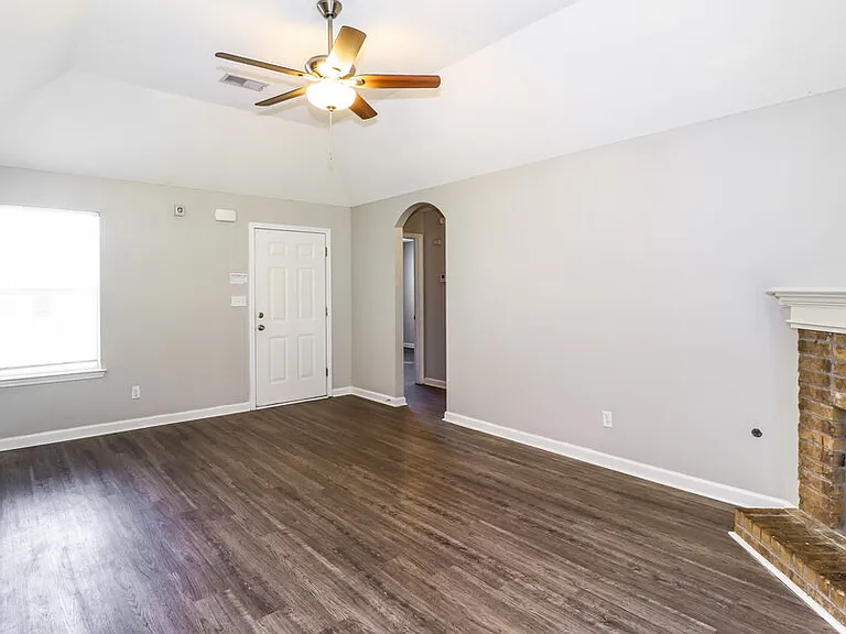 1481 Lawson Dr — Photo 4
