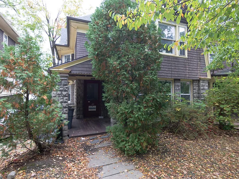609 E State St — Photo 87