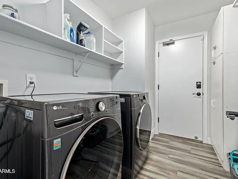 10617 W Daley Ln — Photo 27