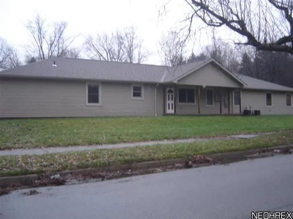 1733 & 1735 Mohawk Dr, Akron, OH 44306