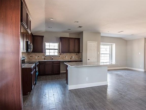 5th image of 1109 Shady Ln N