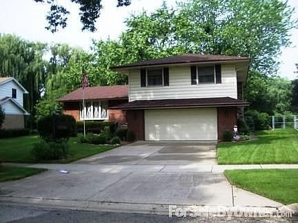 FRONT of HOME : Replaced Drive & Newer A/C & Furnace & Sump