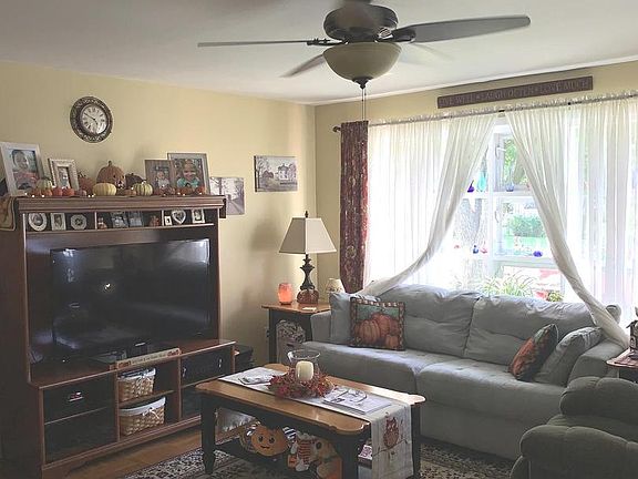 3rd image of 51 N Avon Dr