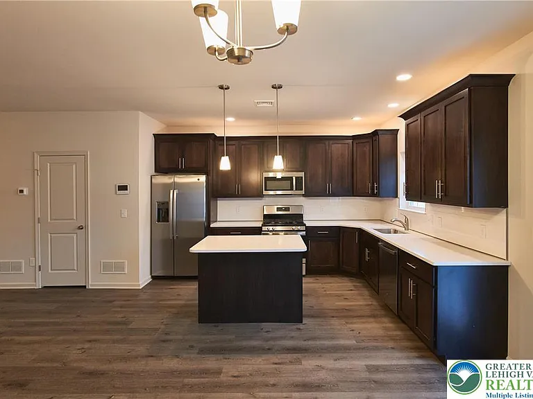6653 Stein Way — Photo 4