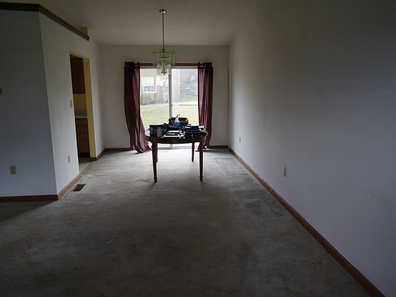 3rd image of 378 Aaron Dr
