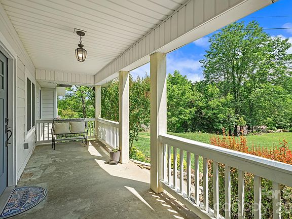 4th image of 19 Firefly Ridge Trl