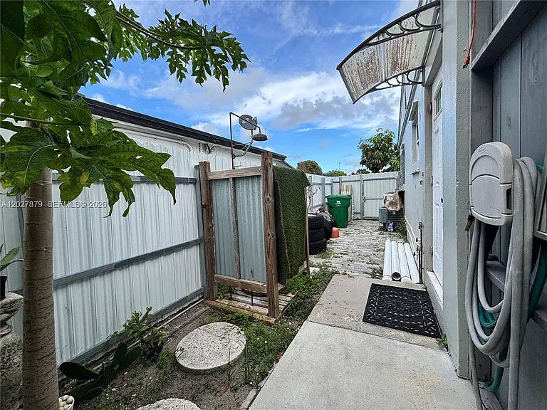3240 SW 66th Ter — Photo 24