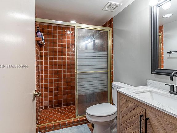 4th image of 1427 SW 109th Way