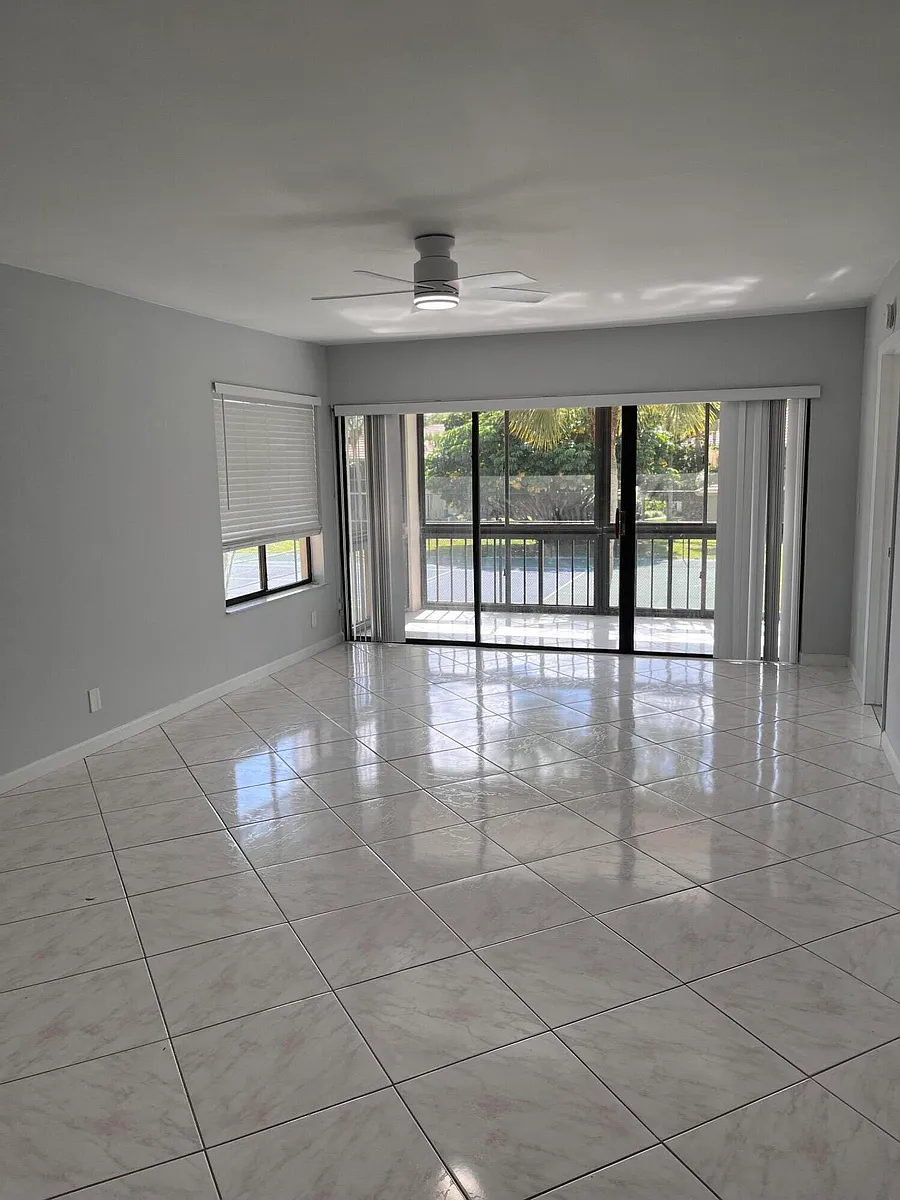 Building Photo - 159 NW 70th St #408