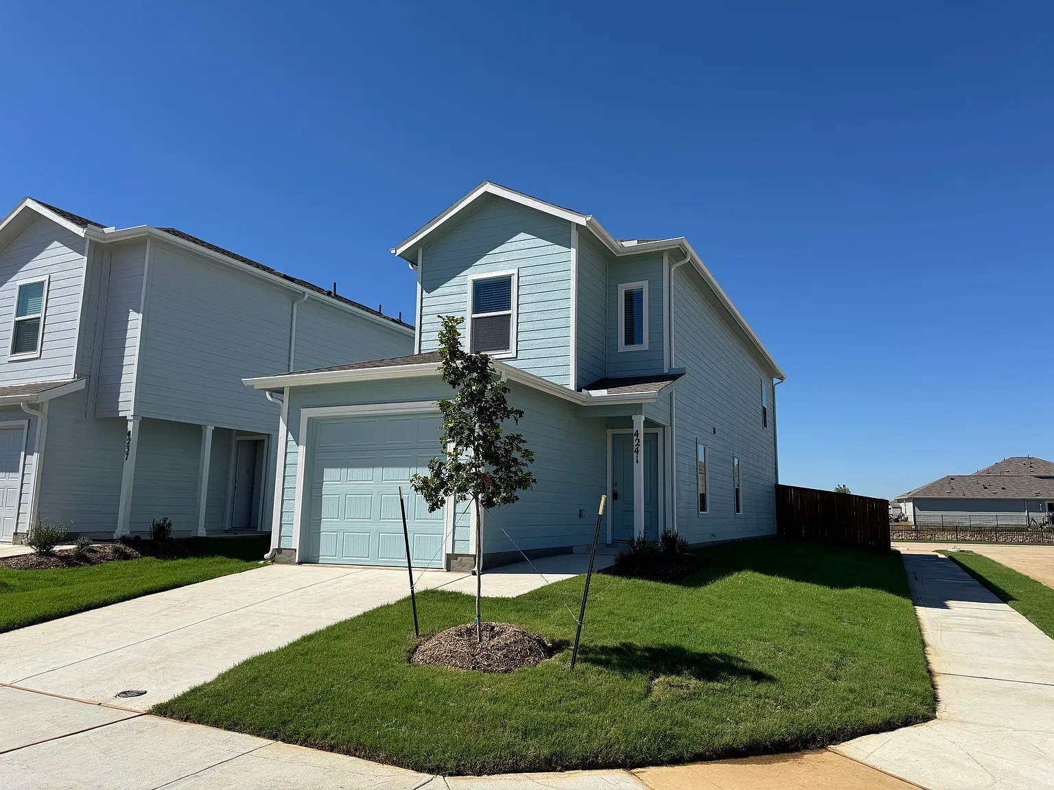 3 bed, 2.5 bath, 1360 sqft, $1,725 — Photo 2