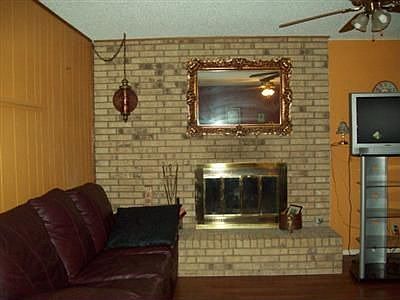 3rd image of 1119 W 6th St