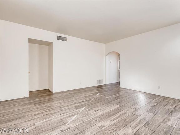 5th image of 7216 Chesterton Dr
