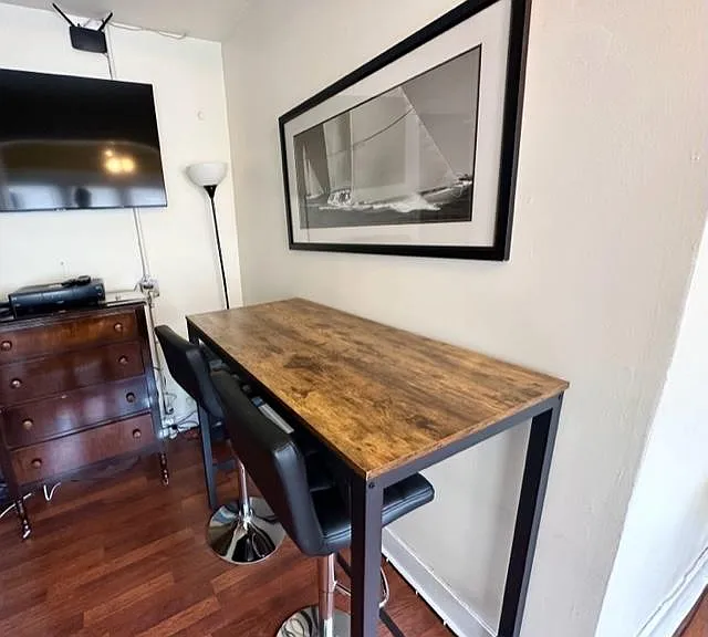 2121 Colby Ave #4 — Photo 5