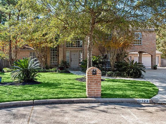 This beauty sits on an oversized treed lot in desirable Memorial Northwest Community.