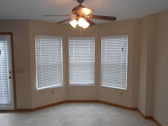 5th image of 387 Fairfield Dr