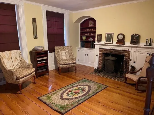 6 Church St, West Boylston, MA 01583