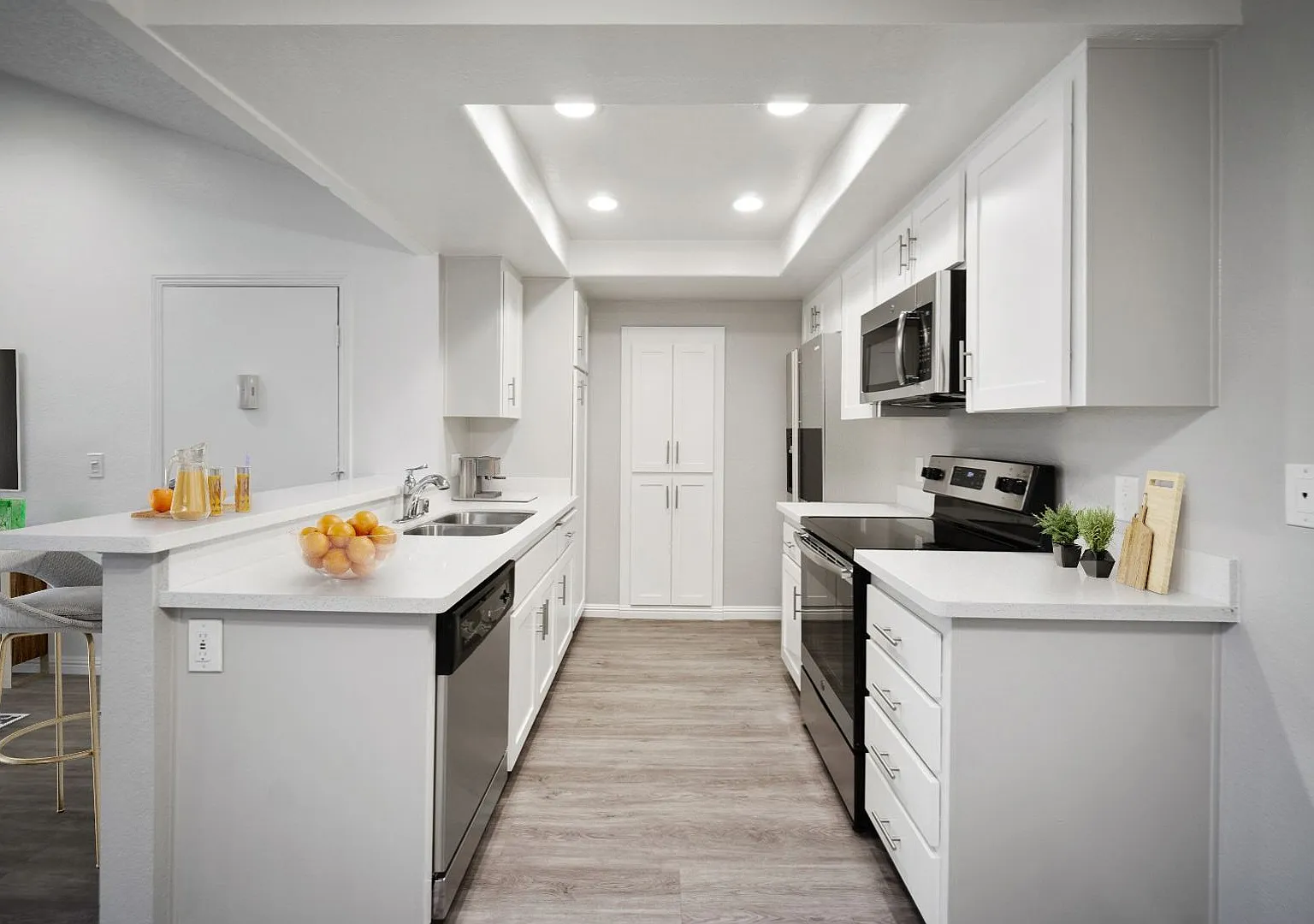 River Oaks Apartments — Photo 1
